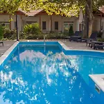 Platan Garden & - Volt Platan 2*