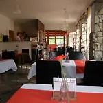 מלון דירות Platan Garden & - Volt Platan זמראדי