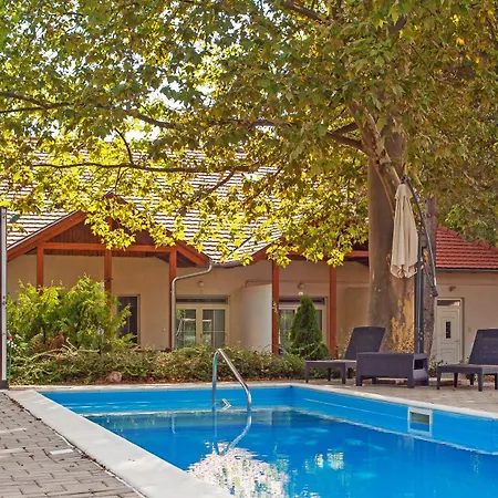 Platan Garden & - Volt Platan Aparthotel