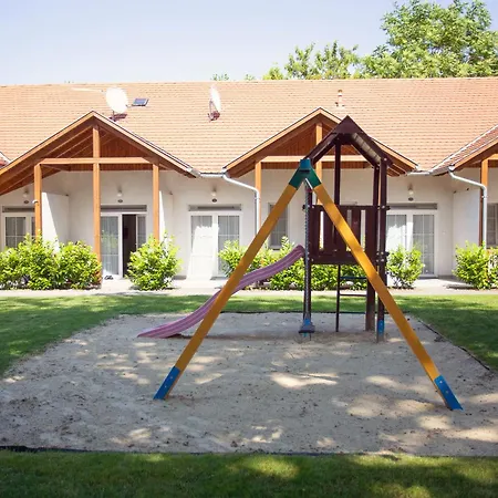 Platan Garden & - Volt Platan