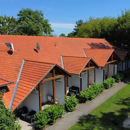 Platan Garden & - Volt Platan アパートホテル Zamárdi