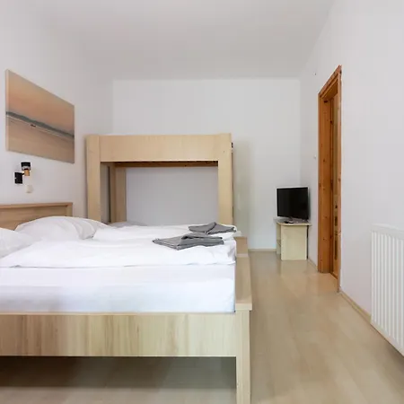 Platan Garden & - Volt Platan 2*