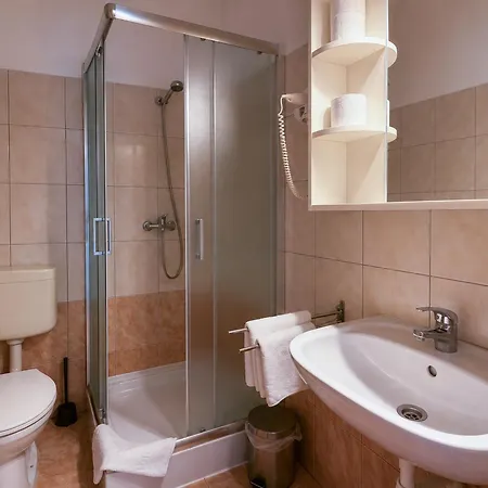 Platan Garden & - Volt Platan Aparthotel 2*