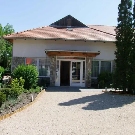 Platán Apartmanhotel