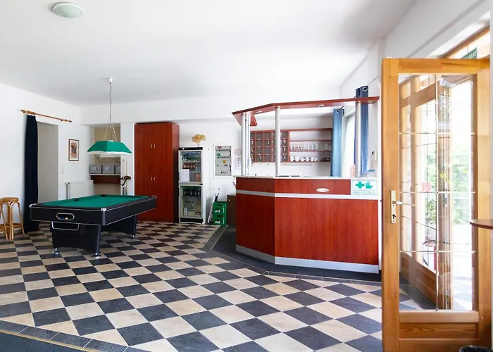 Platan Garden & - Volt Platan