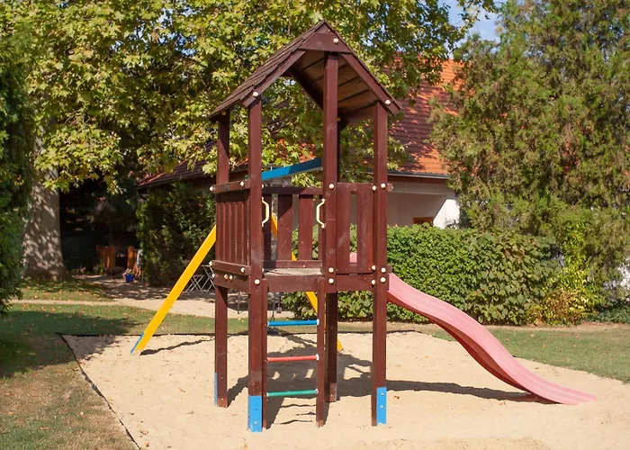 Lägenhetshotell Platan Garden & - Volt Platan