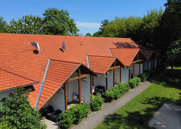 Platan Garden & - Volt Platan Aparthotel Zamárdi