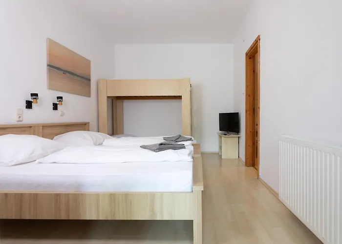 Platan Garden & - Volt Platan 2*