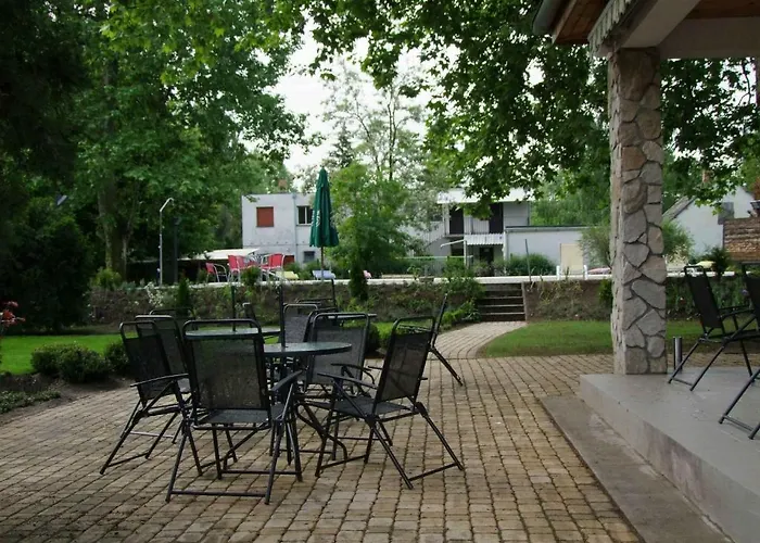 Platan Garden & - Volt Platan Zamárdi