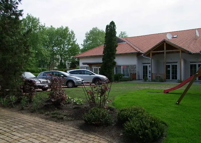 Ξενοδοχείο με διαμερίσματα Platan Garden & - Volt Platan 2*