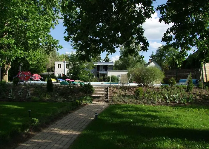 Platan Garden & - Volt Platan 2*